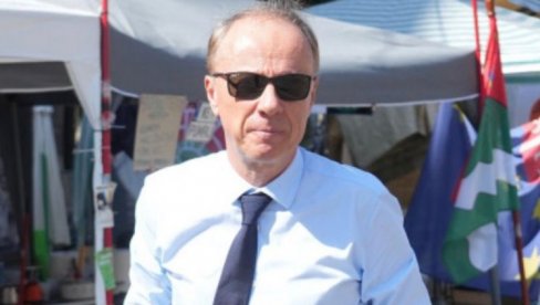 ĐOKIĆ JE LICEMERAN, MANIPULIŠE JAVNOŠĆU: Analitičari o poseti Đokića manastiru Hilandar