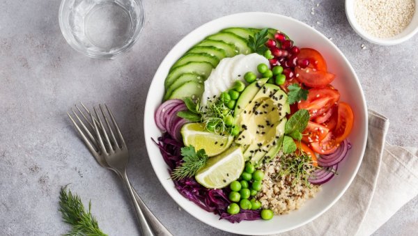 ИСХРАНОМ ПРОТИВ СТРЕСА: Бирајте намирнице које снижавају кортизол (ЈЕЛОВНИК)