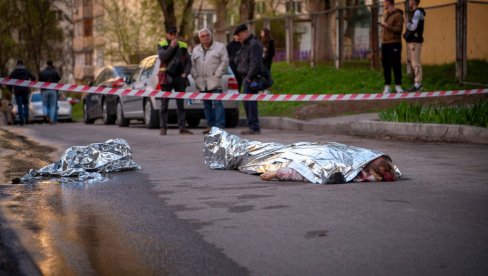 Медији: Два полицајца побегла са места масакра у Кијеву након првих пуцњева (ФОТО)