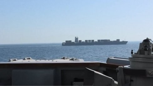 Погледајте - Американци решетали ирански брод: Разарач отворио ватру на Тоуску, маринци преузели контролу! (ВИДЕО)