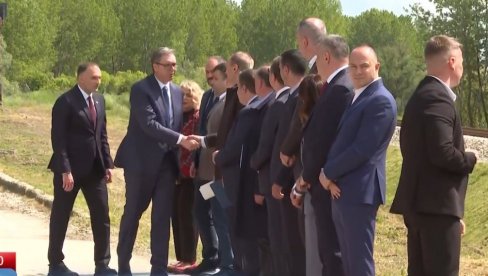 Vučić otvara novi železnički most preko Tamiša: Posle mnogo godina prvi put da su naše kompanije samostalno uradile neki objekat (VIDEO)