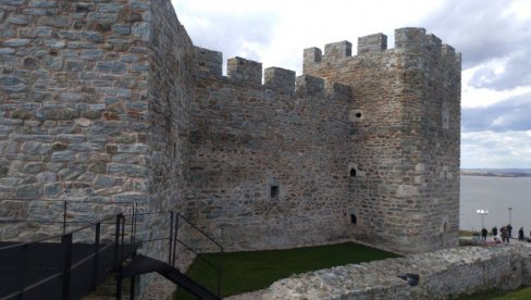 Рамска тврђава на Дунаву: Утврђење подигнуто за време султана Бајазита Другог привлачи све већи број туриста (ФОТО)