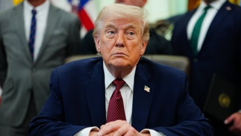 УДАРАЦ ЗА ТРАМПА: Директорка Националне обавештајне службе САД поднела оставку