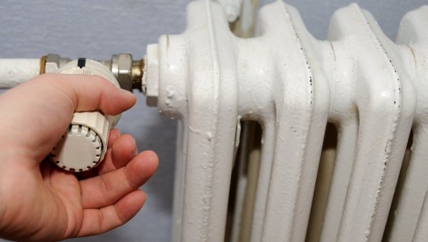 Радијатори у Београду од јутрос опет топли: Ниске јутарње температуре продужиле грејање и по завршетку грејне сезоне