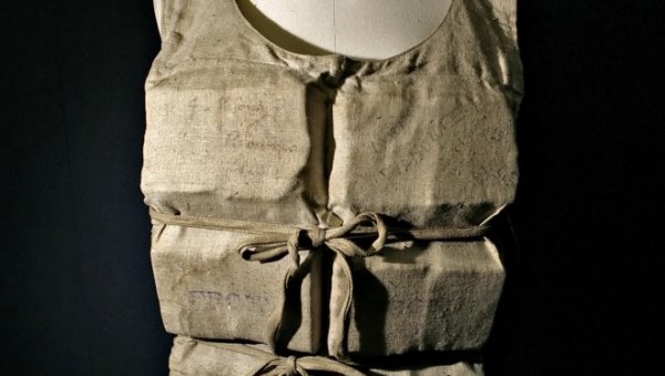 Плаћен је  670.000 фунти: Ово је прслук за спасавање који је носила путница са Титаника