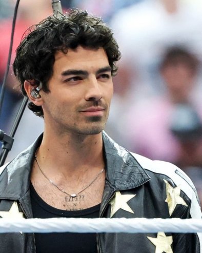 Певач представио девојку након тешког развода од звезде Игре престола: Сада је коначно поново срећан (ФОТО)