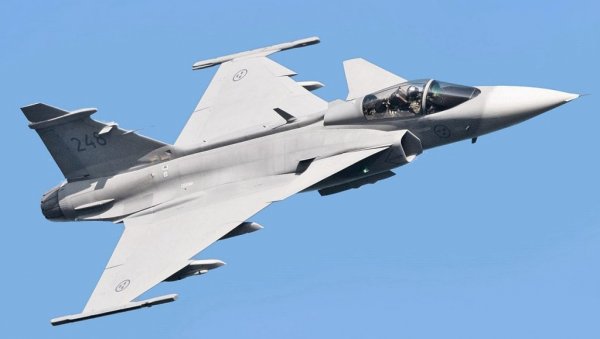 ДРАМА НА НЕБУ: Мађарски грипени пресрели израелски авион