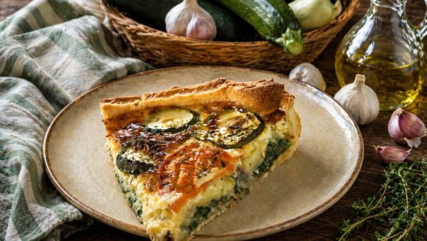 КИШ СА ТИКВИЦАМА:  Летњи класик из рерне који осваја на први залогај