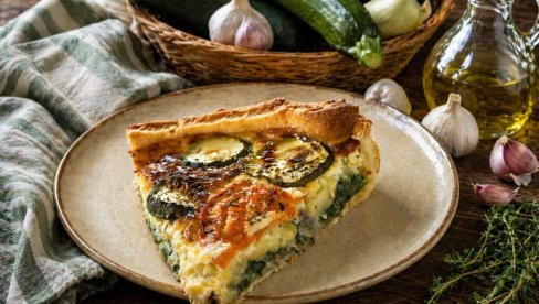 KIŠ SA TIKVICAMA:  Letnji klasik iz rerne koji osvaja na prvi zalogaj