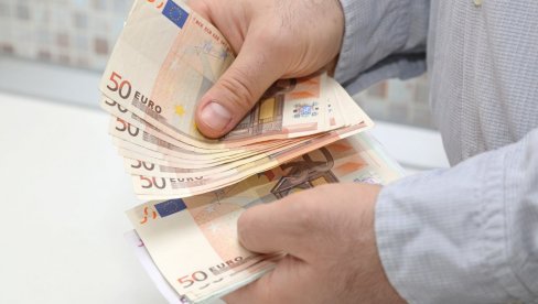 УСКОРО СТИЖЕ КЕШ НА РУКЕ: Лепа вест за ове пензионере