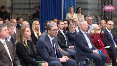 Вучић у Параћину: Председник на отварању погона компаније Ваидер Српска фабрика стакла (ВИДЕО)