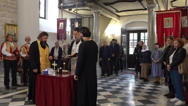 Парастос жртвама Јасеновца у Манастиру Савина: Игуман Макарије поручио - „Зло уништава најпре онога ко га чини“