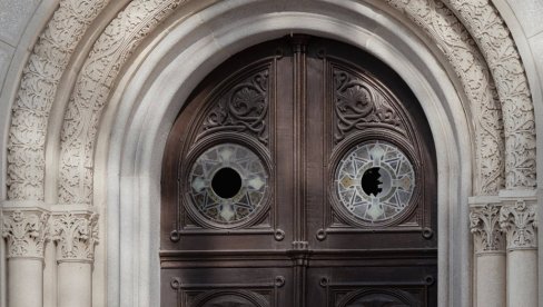 Vandalizam dan posle komemoracije žrtvama Jasenovca“: Protojerej-stavrofor Duško Spasojević o napadu na pravoslavnu crkvu  u Zagrebu