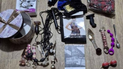 Profesor blokader zaustavljen na granici sa koferom punim se*sualnih pomagala: Vibratori, japanske kuglice, sado-mazo oprema (FOTO)