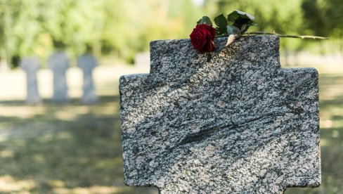 Отказало му срце: Преминуо чувени телевизијски водитељ