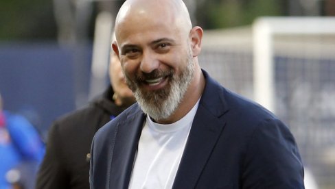 STANKOVIĆ PRED LARNE: Trener Zvezde oduševio navijače! Računa na njega, ali ovaj igrač nije ni otputovao!