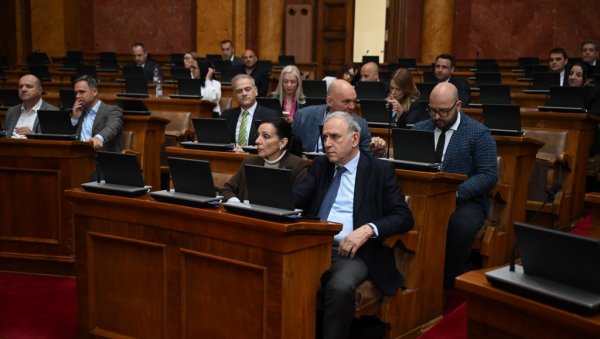 Политичка шизофренија опозиције: Хоћемо у ЕУ, али нећемо да гласамо за европске законе