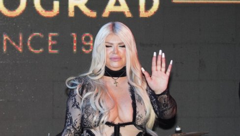 Нови по**о скандал, снимак кружи мрежама: Откривено ко је мистериозни млађи дечко Даре Бубамаре