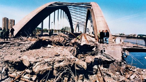 Издржао чак 15 пројектила: Пре 27 година у НАТО агресији на Југославију срушен Жежељев мост у Новом Саду