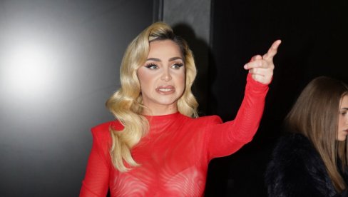 Пас скочио на Мају Беровић: Напао је на снимању спота - глумио код ње и пре 9 година (Видео)