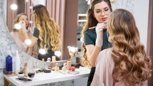 3 трика шминкера брзо сакривају подочњаке: Лако се примењују, а ефекат је тренутни