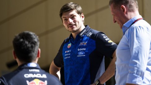 Auto smrskan u paramparčad! Ferstapen se zakucao u drvo, jeziv prizor! (FOTO)