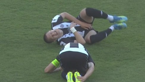 Прекинут 179. вечити дерби: Навијачи натерали судију да заустави игру (ВИДЕО)