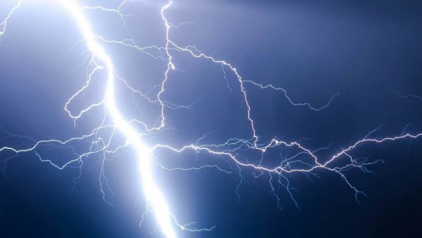 Бизарно: Погинуло на десетине људи од удара громова