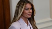 Melanija se pojavila na balkonu Bele kuće i svi pričaju da to nije ona? Teorija zavere tvrdi da prvu damu povremeno menja druga žena