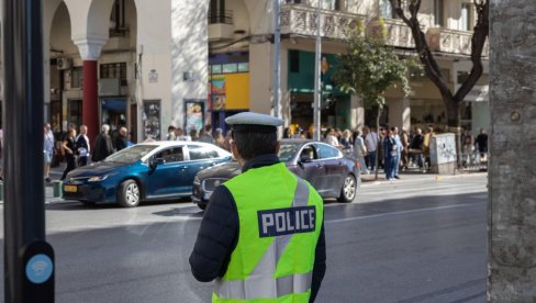 СИНА ИЗРЕШЕТАО И ИЗБО НА СПАВАЊУ, МАЈКУ ПОКОСИО НА ВРАТИМА: Осумњичени каже да их је затекао мртве, а нађено крваво оружје - Хорор у Грчкој
