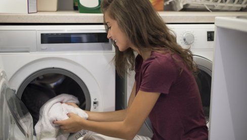 NAPRAVITE DOMAĆI OMEKŠIVAČ ZA VEŠ: Vratite mekoću vašim peškirima uz pomoć sledeća 2 sastojka