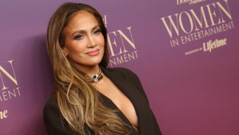 У 56. години има трбушњаке о каквима многи сањају: Коначно открила колико времена издваја за тренинг (фото)