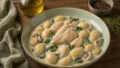 ПИЛЕТИНА СА ЊОКАМА У УМАКУ ОД ШАМПИЊОНА: Кремасто савршенство на тањиру