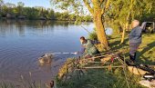 Љубиша упецао највећу рибу: Извукао шарана од 10 килограма