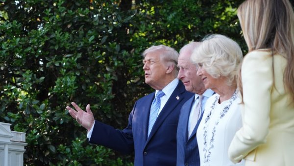 Он ће збрисати целу популацију... Стручњаци открили шта је Трамп рекао краљу Чарлсу и на ког лидера је мислио (Фото/Видео)