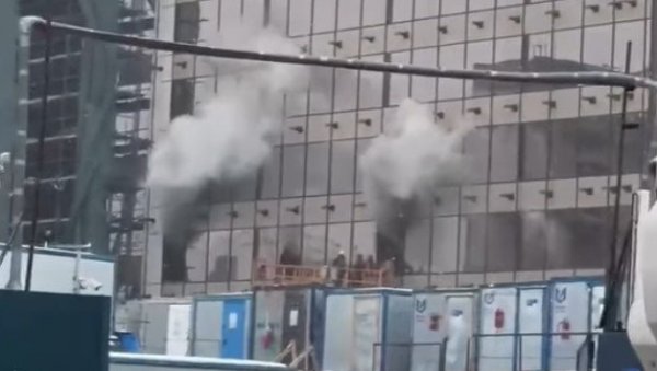 Пожар у Москви: Ватрену стихију гасило 200 ватрогасаца, више особа страдало (Видео)