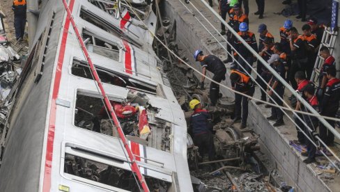 У судару два воза погинуло најмање 15 људи: Камере забележиле хорор (Видео)