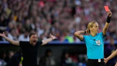 Da li je moguće?! Uveden crveni karton ako fudbaler OVAKO drži ruku?! Još dva nova propisa o isključenjima!