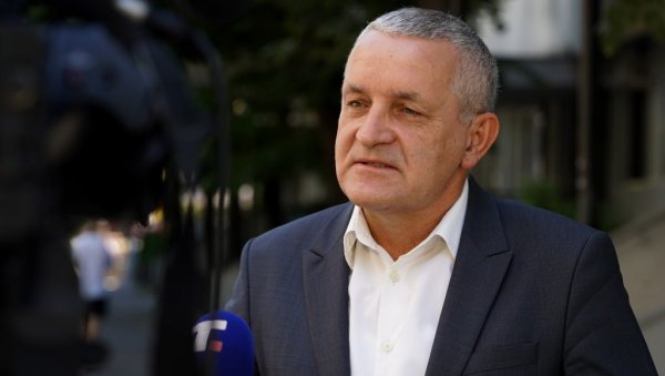 ГРАФИТИ НА ИЗЛОЗИМА ФИРМИ ИЗ СРБИЈЕ ЗЛОЧИН ИЗ МРЖЊЕ: Линта осудио вандалски чин у Сарајеву