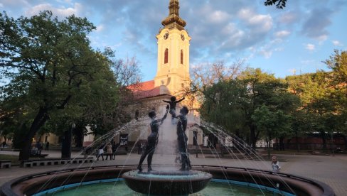 SAT NA CRKVI U KIKINDI PONOVO OTKUCAVA TAČNO VREME: Popravljen mehanizam iz 1908. godine (FOTO)