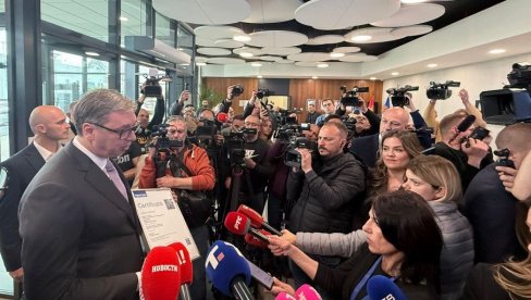 Ovo nema niko u regionu! Predsednik Vučić pokazao sertifikat za klasu 4, Srbija ima čime da se ponosi (Foto)