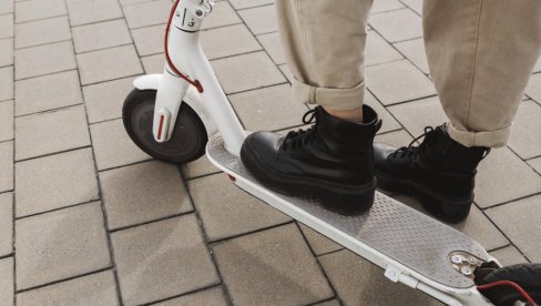 Poginula devojčica (12) na električnom trotinetu: Lekari se bore za život njene drugarice