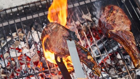 Meso koje treba da izbegavate za prvomajski roštilj: Može se raspati kada ga stavite na rešetku