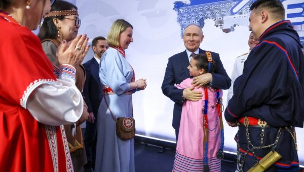 Путин: Снага Русије је у њеној разноликости и јединству