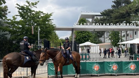 SPREMA SE HAOS NA ROLAN GAROSU! Teniseri odlučili - odlaze nakon 15 minuta