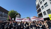 Vučiću, južni Banat je uz tebe: Veliki broj građana Pančeva okupio se da dočeka predsednika (FOTO)