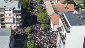 Veličanstveno: Više od 3 hiljade ljudi dočekalo Vučića ispred Centra za dualno obrazovanje u Pančevu! (Foto/Video)
