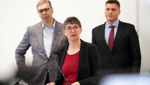 Велика вест за српске школе: Амбасадорка Конрад најавила важан пројекат