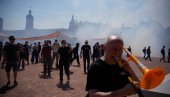 Pendreci, suzavci i hapšenja: Prvi maj na francuski način (VIDEO)