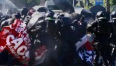 Крвави Први мај у Европи: Полиција на демонстранте мецима, сузавацем, топовима и бомбама
